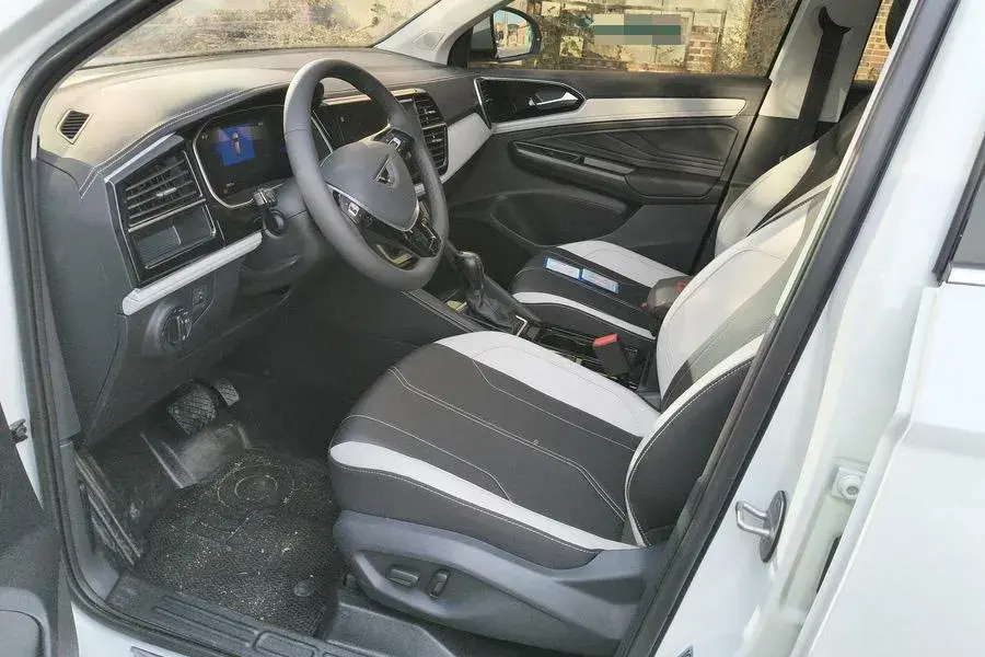 2024 JETTA VS7 thumbnail 2