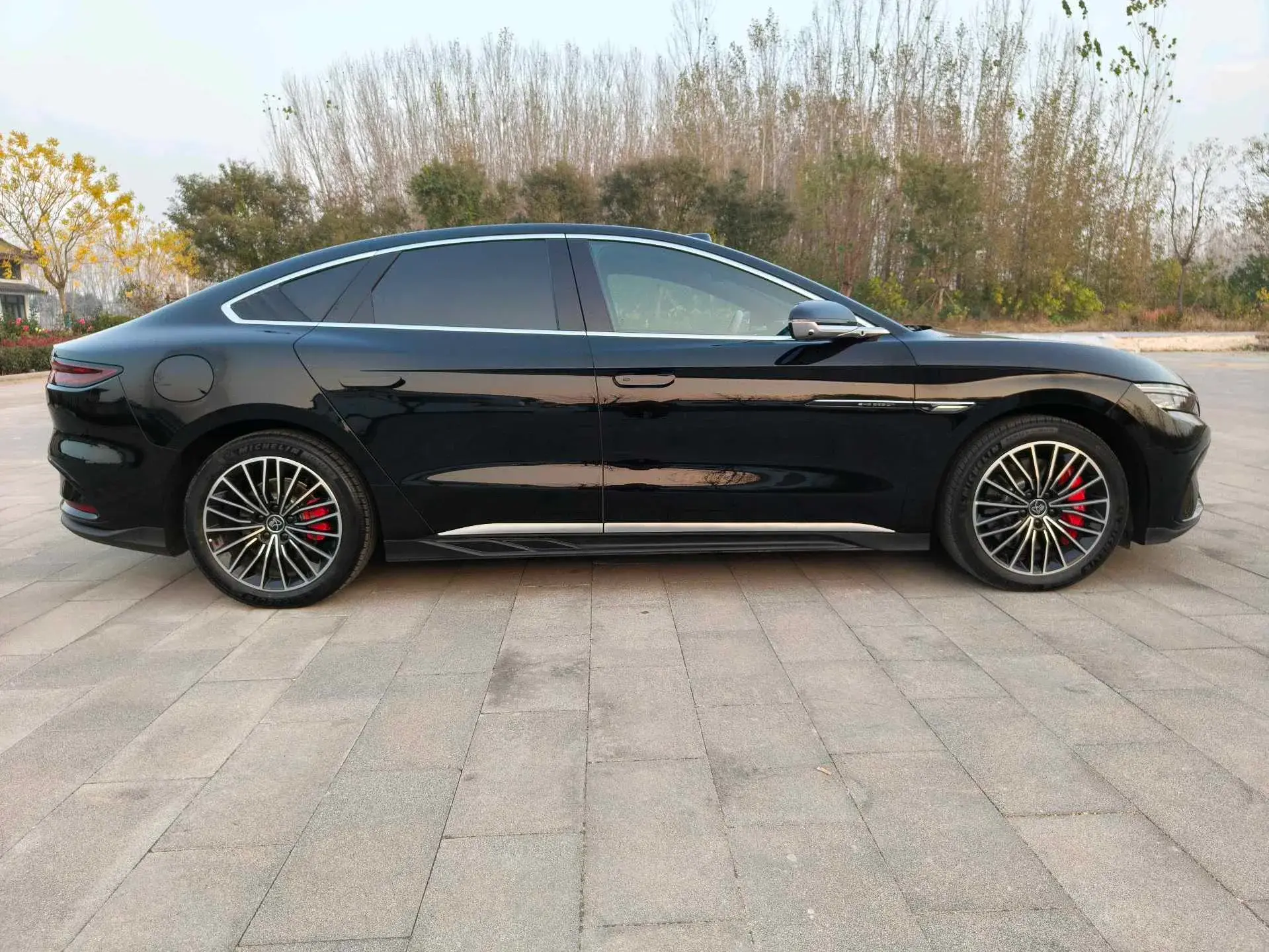 2025 BYD HAN thumbnail 4