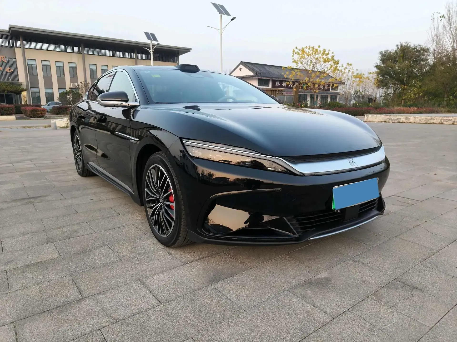 2025 BYD HAN thumbnail 3