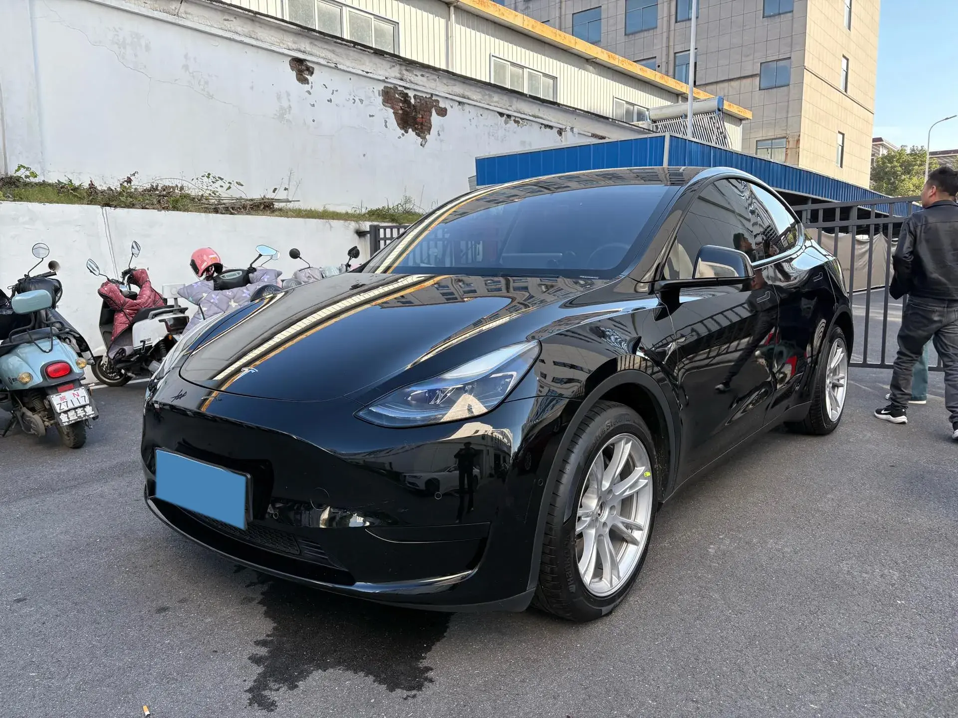 2022 TESLA MODEL view 1
