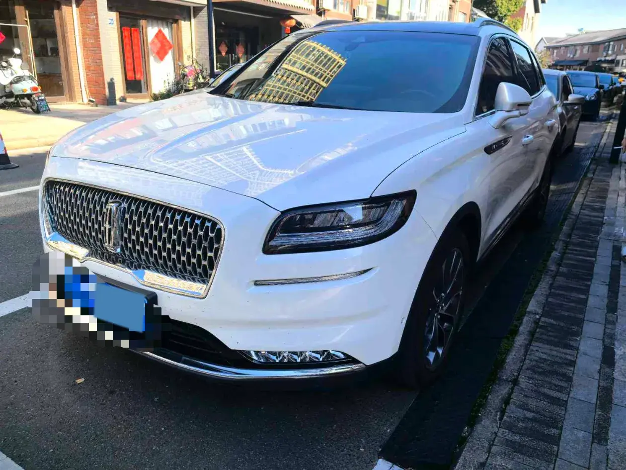 2021 LINCOLN NAUTILUS view 1