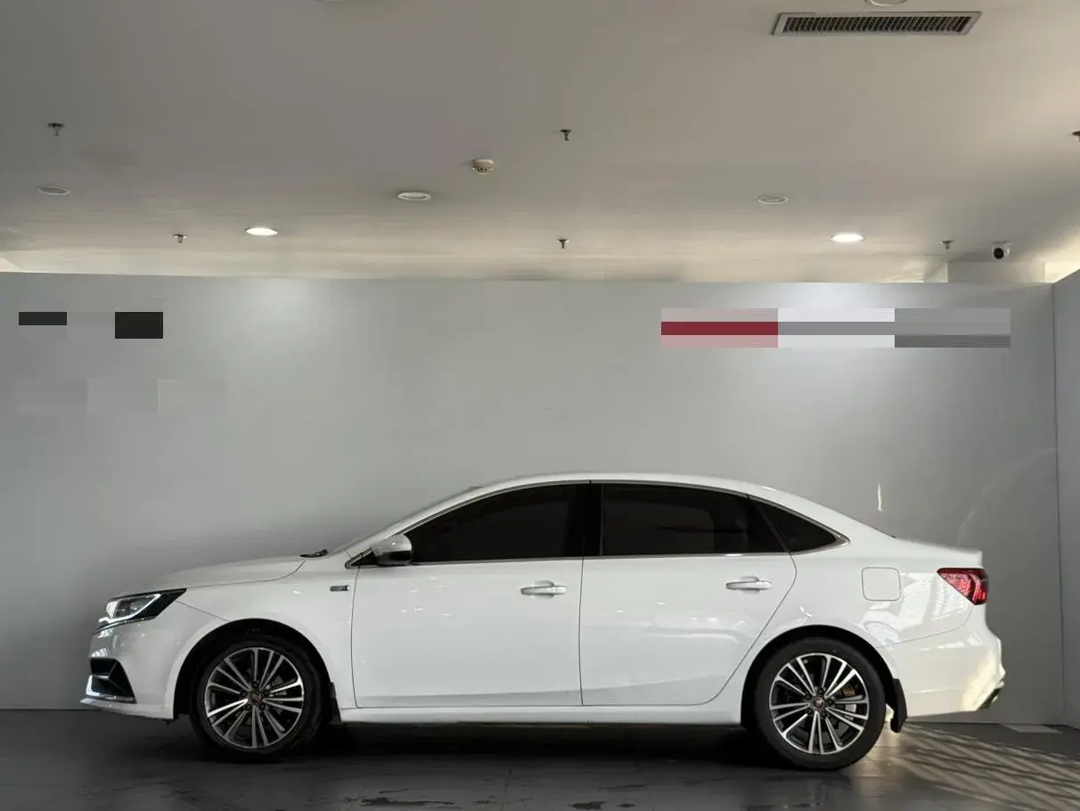 2020 ROEWE I6 thumbnail 3