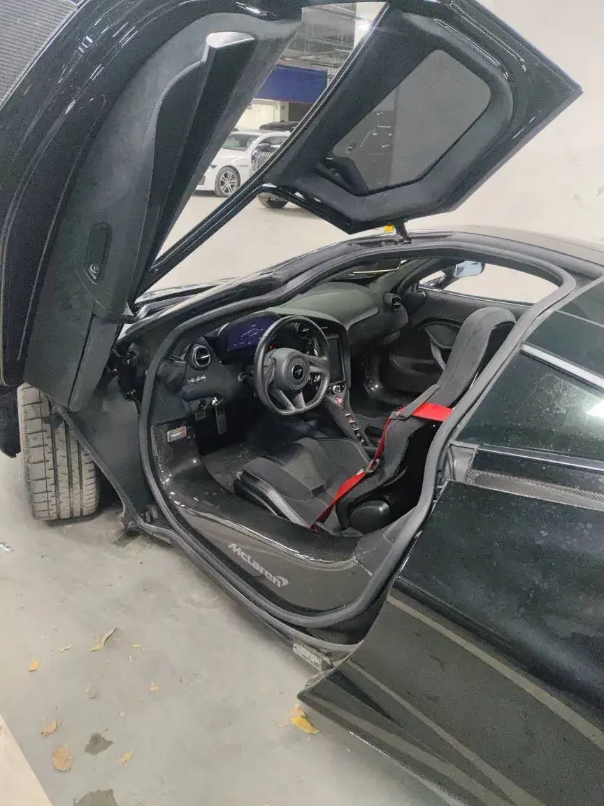 2019 MCLAREN 720S thumbnail 4