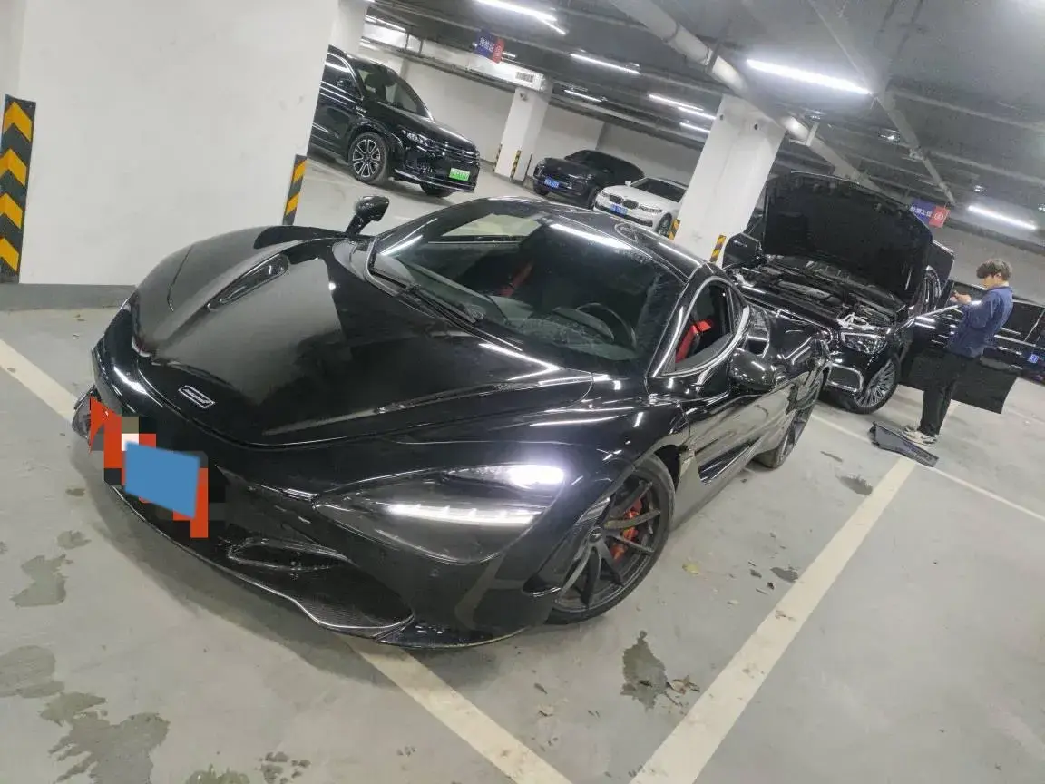 2019 MCLAREN 720S view 1