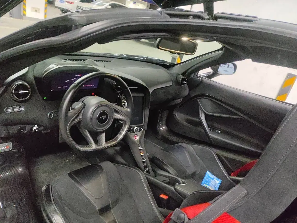 2019 MCLAREN 720S thumbnail 2