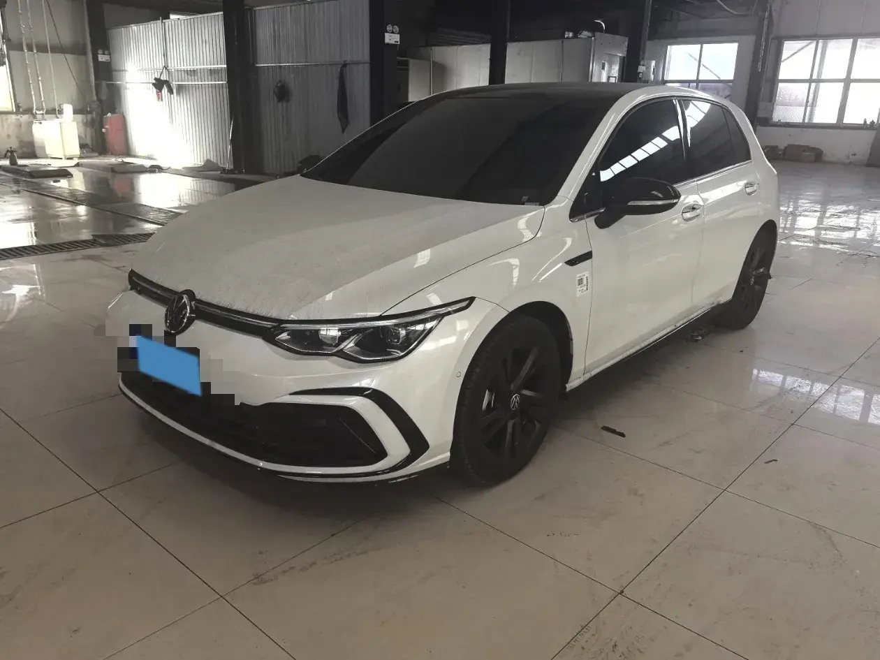 2023 VOLKSWAGEN GOLF view 1