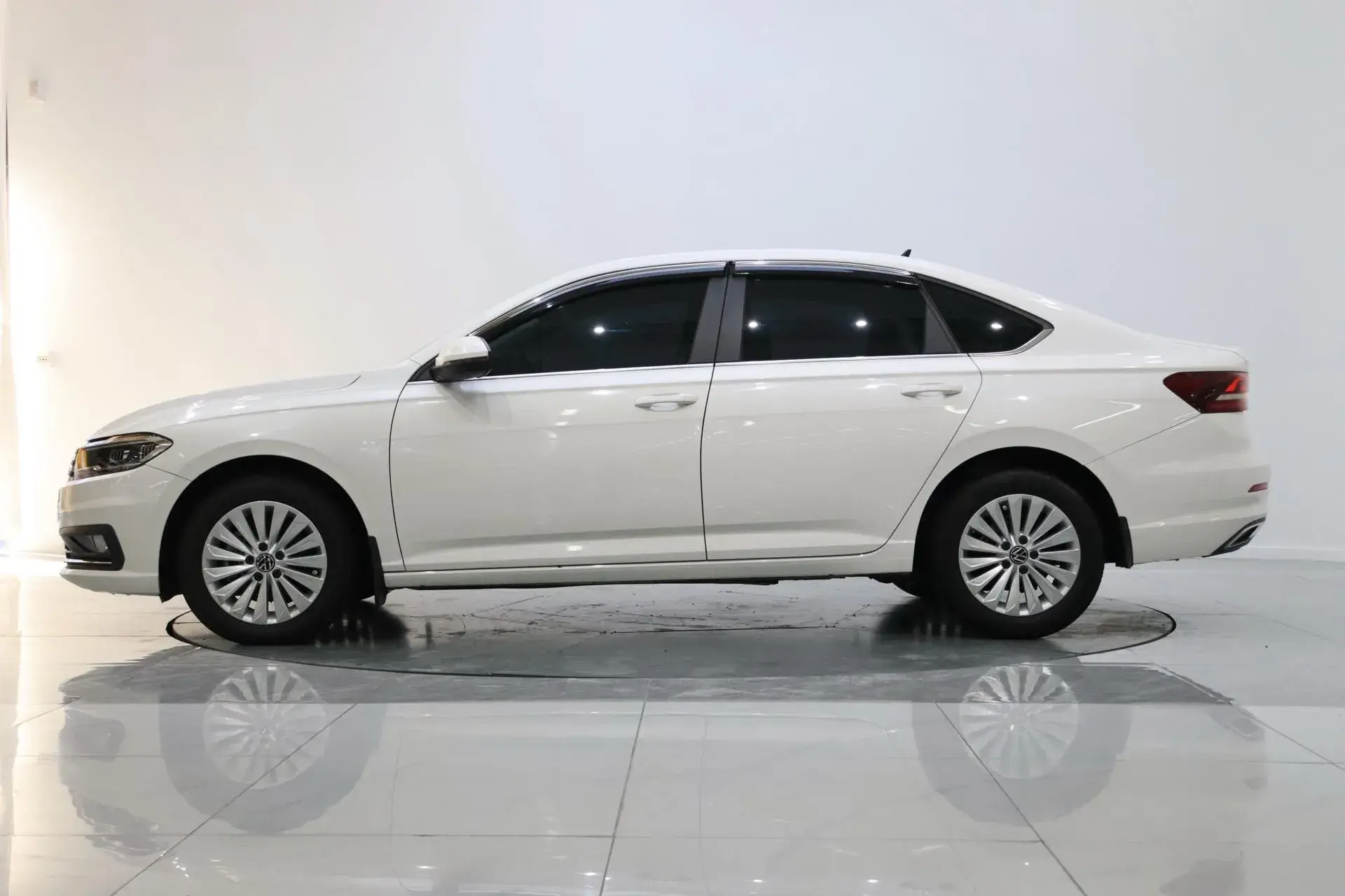 2022 VOLKSWAGEN LAVIDA thumbnail 3