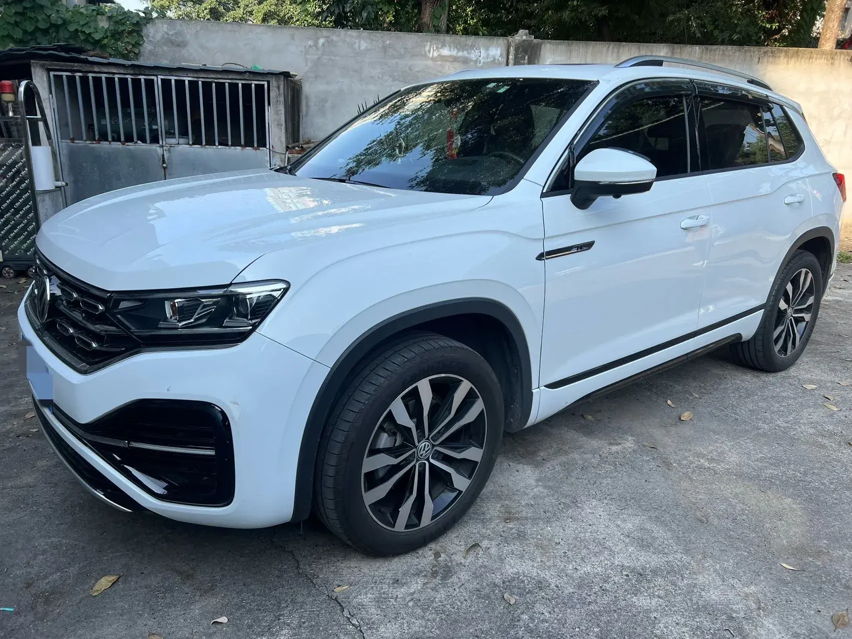 2019 VOLKSWAGEN TAYRON view 1