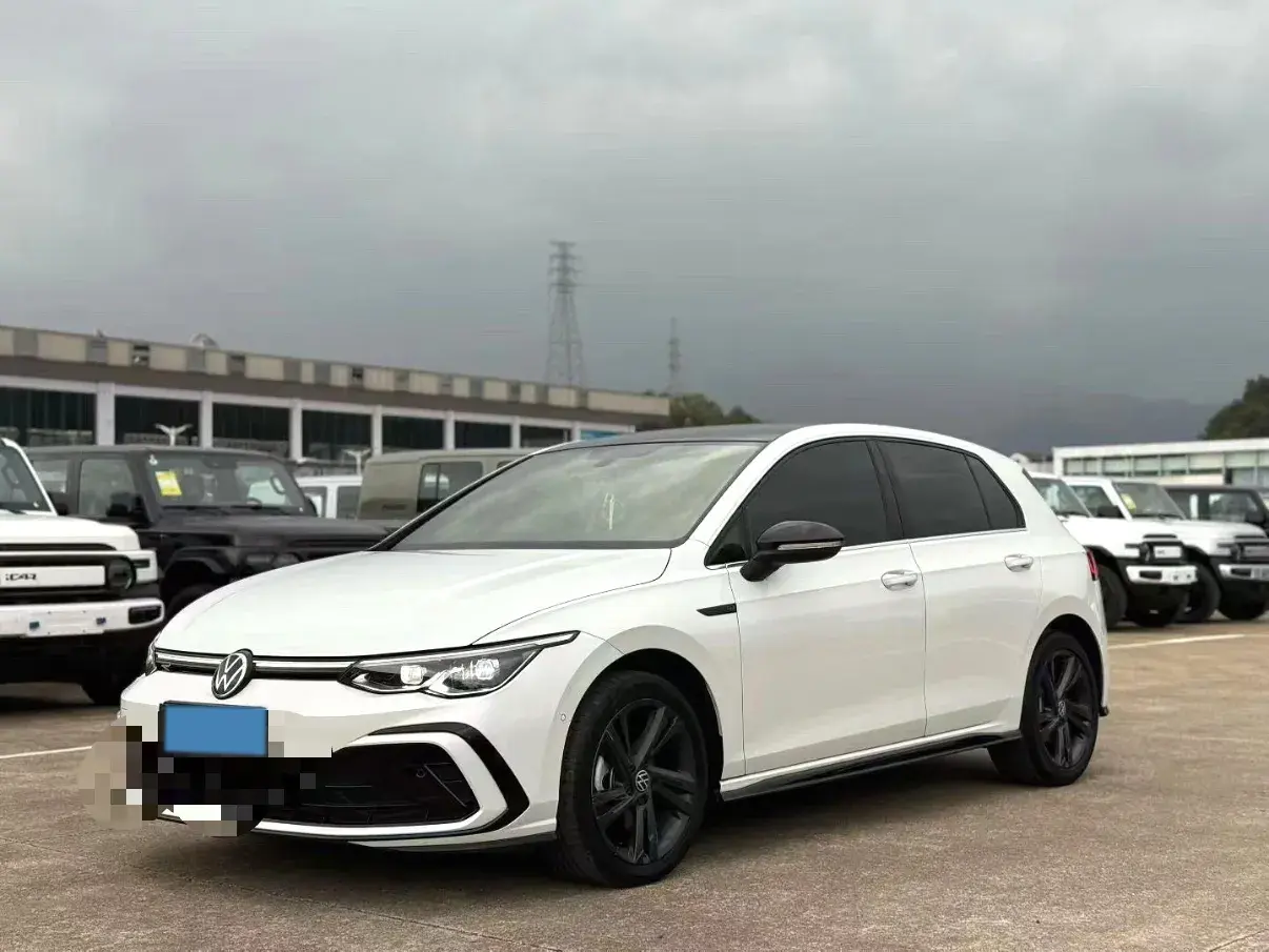 2023 VOLKSWAGEN GOLF view 1