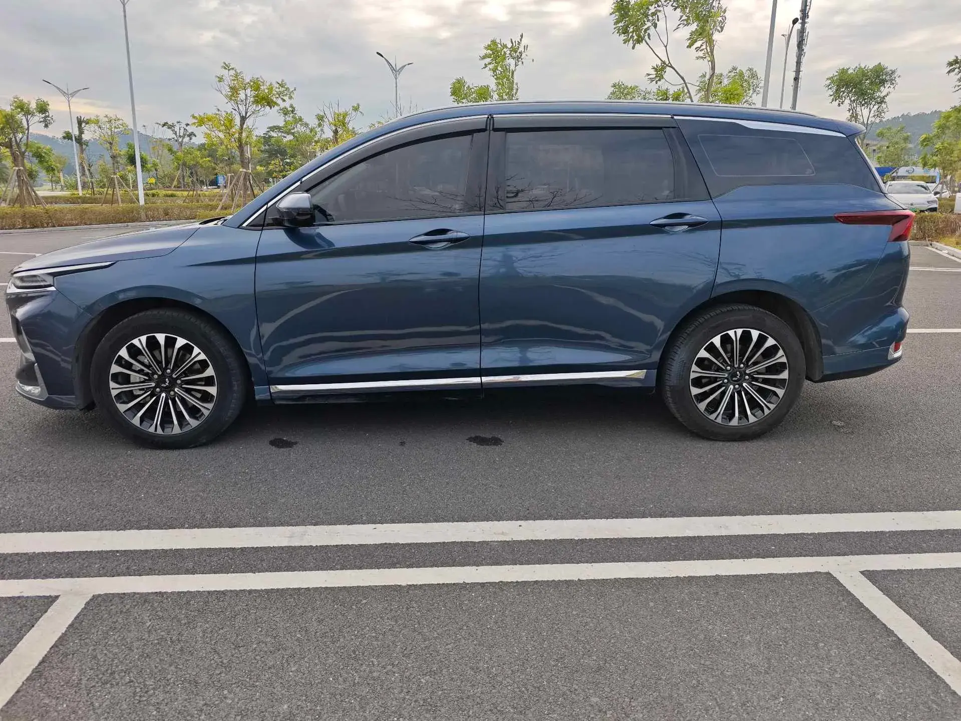 2023 WULING KAIJIE thumbnail 3