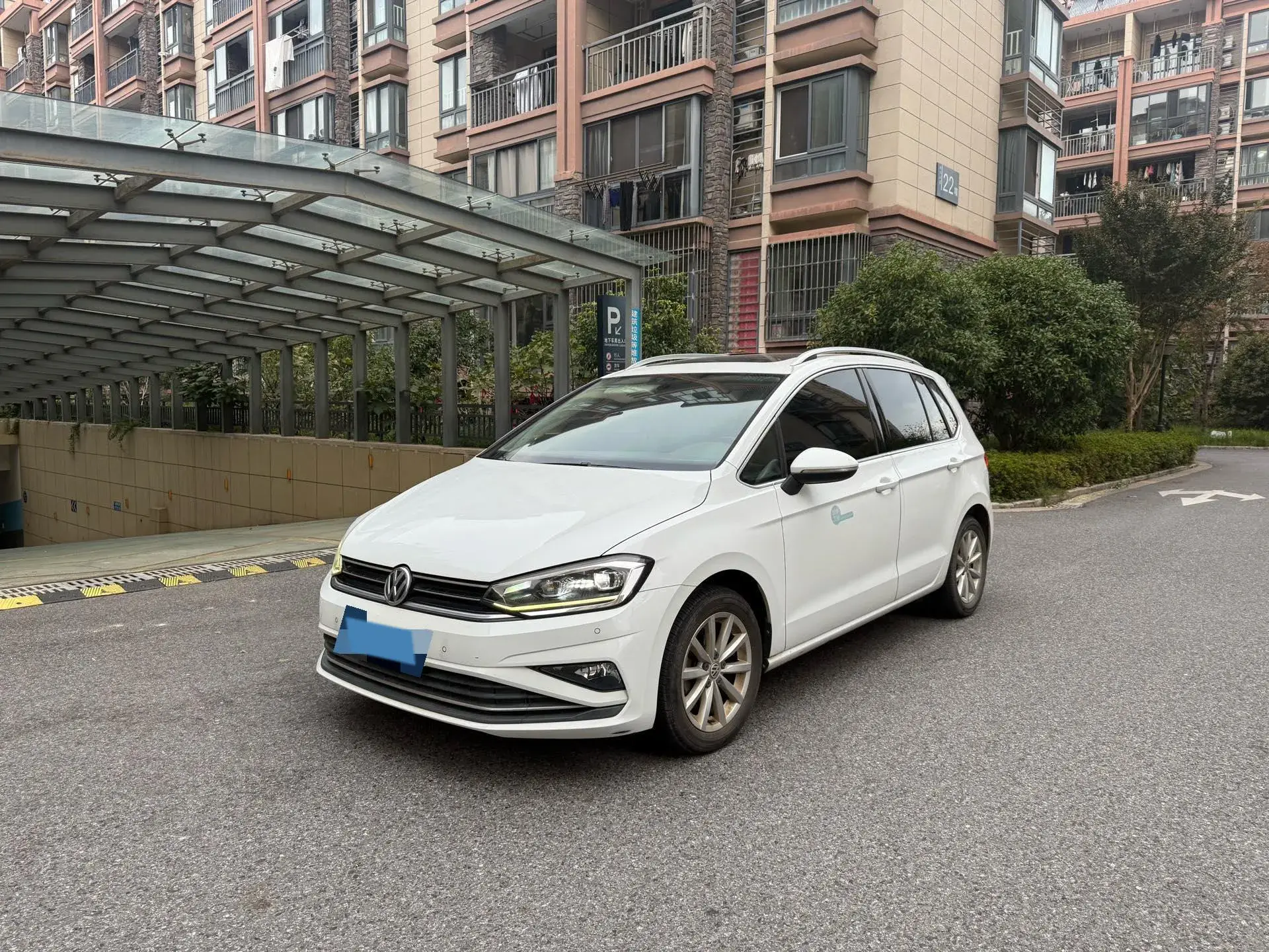 2019 VOLKSWAGEN GOLF view 1