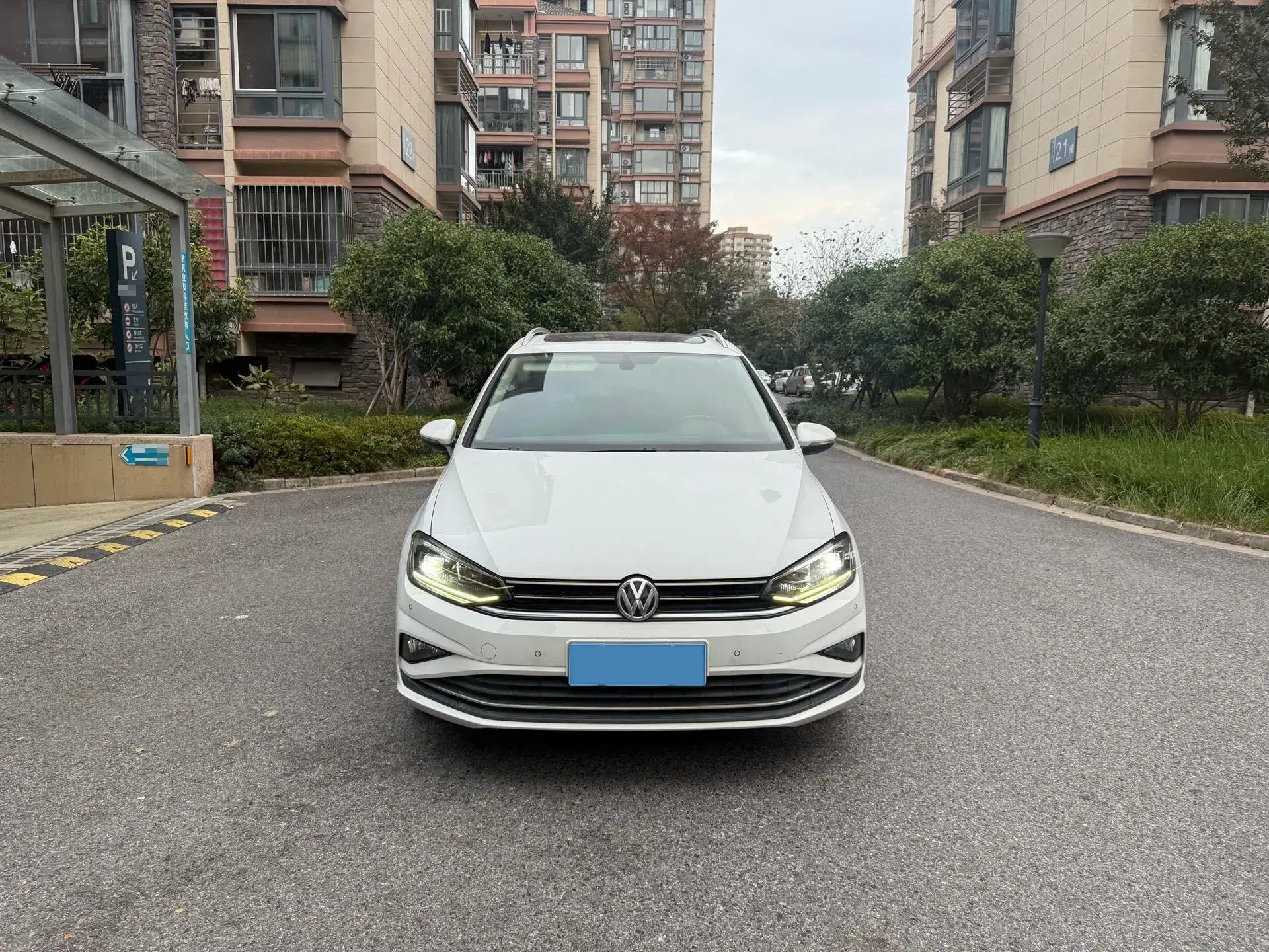 2019 VOLKSWAGEN GOLF thumbnail 2