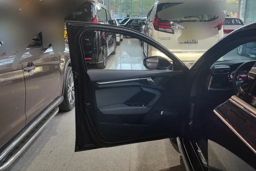 2025 AUDI A3 thumbnail 3