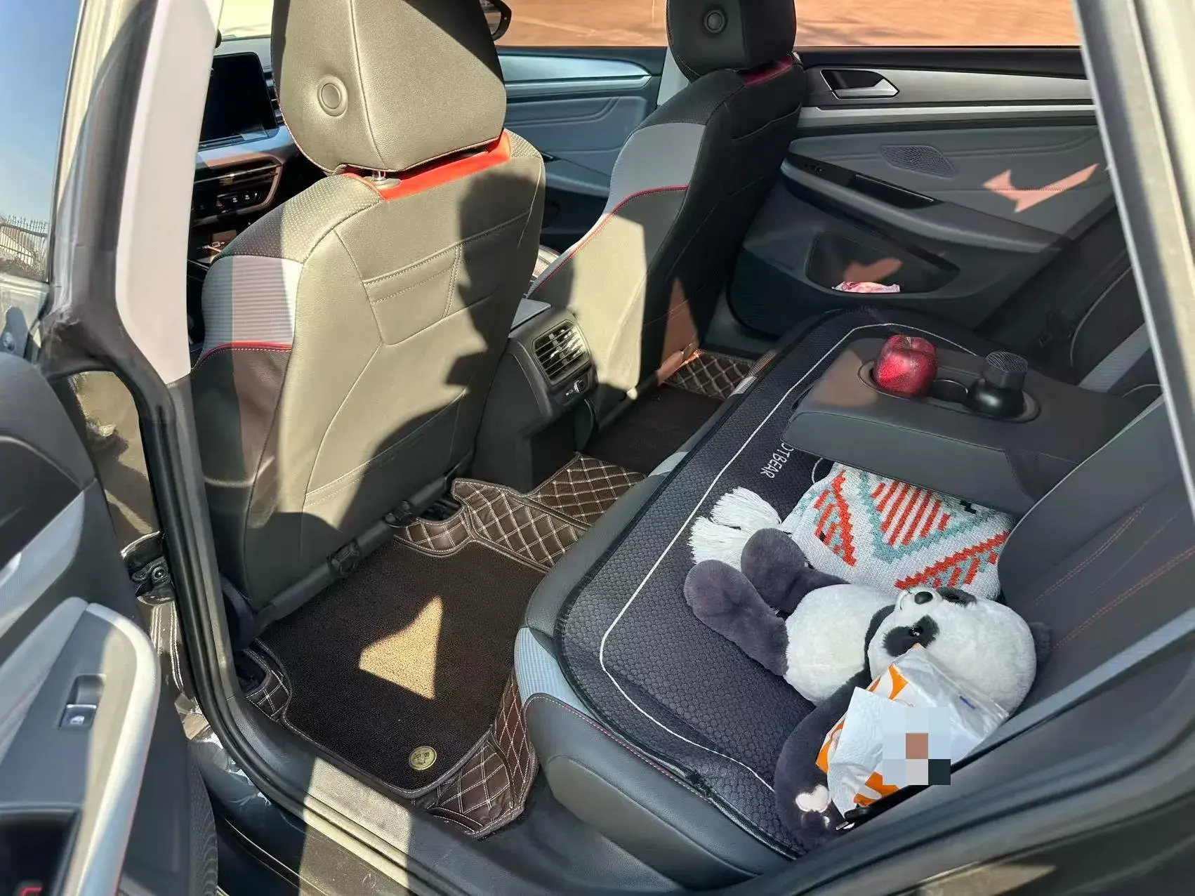 2023 VOLKSWAGEN LAMANDO thumbnail 3