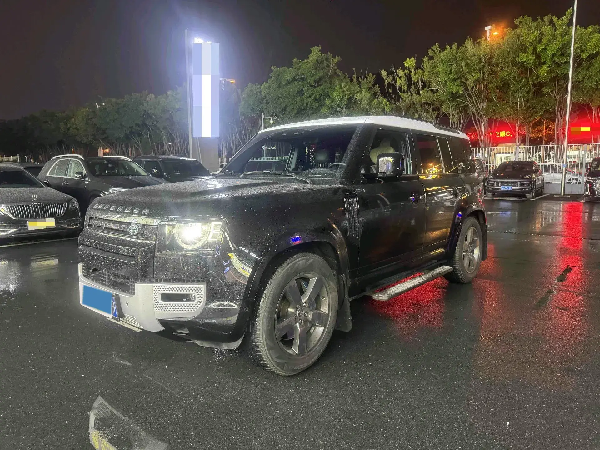 2023 LAND ROVER view 1