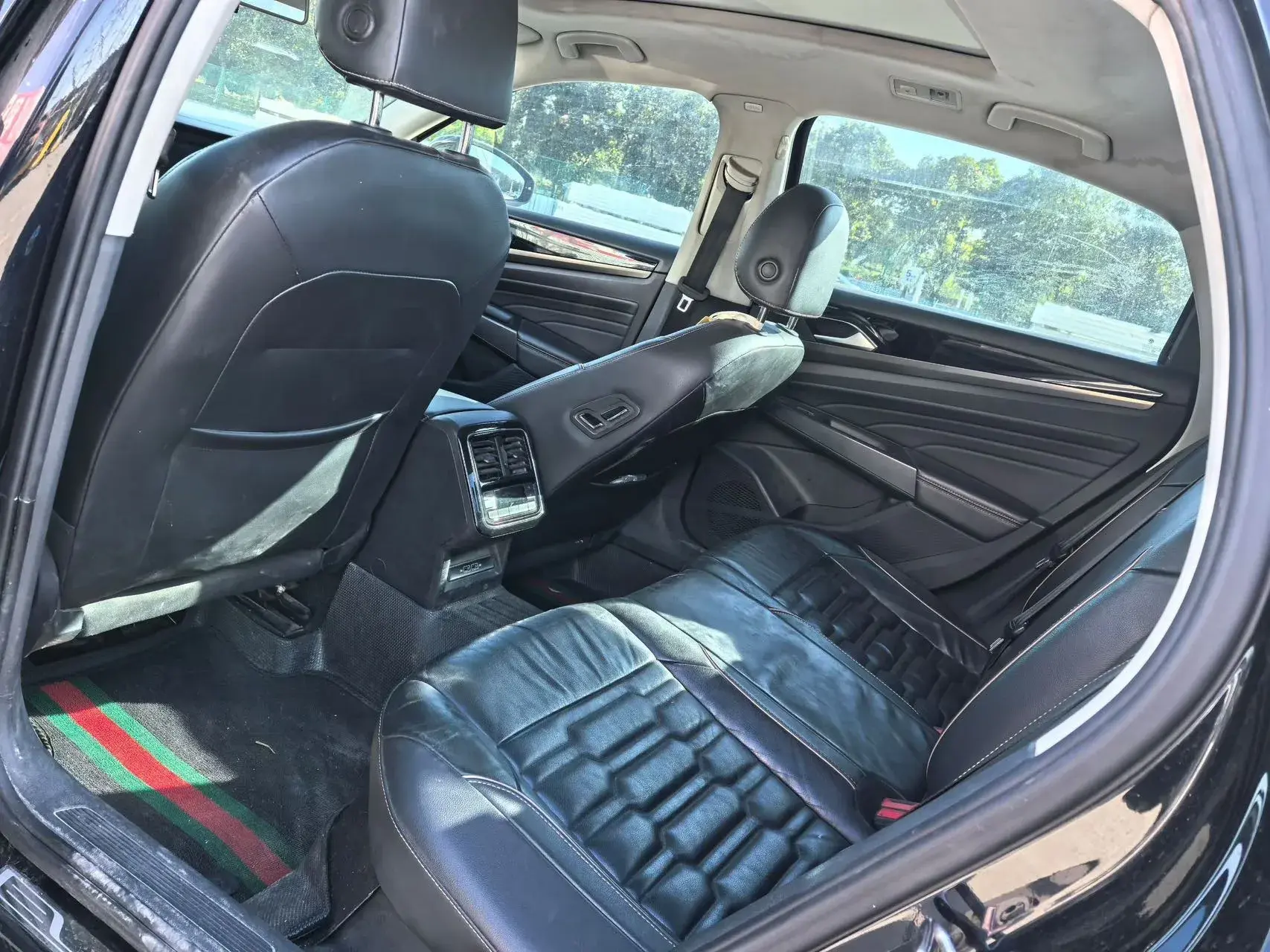 2019 VOLKSWAGEN PASSAT thumbnail 4