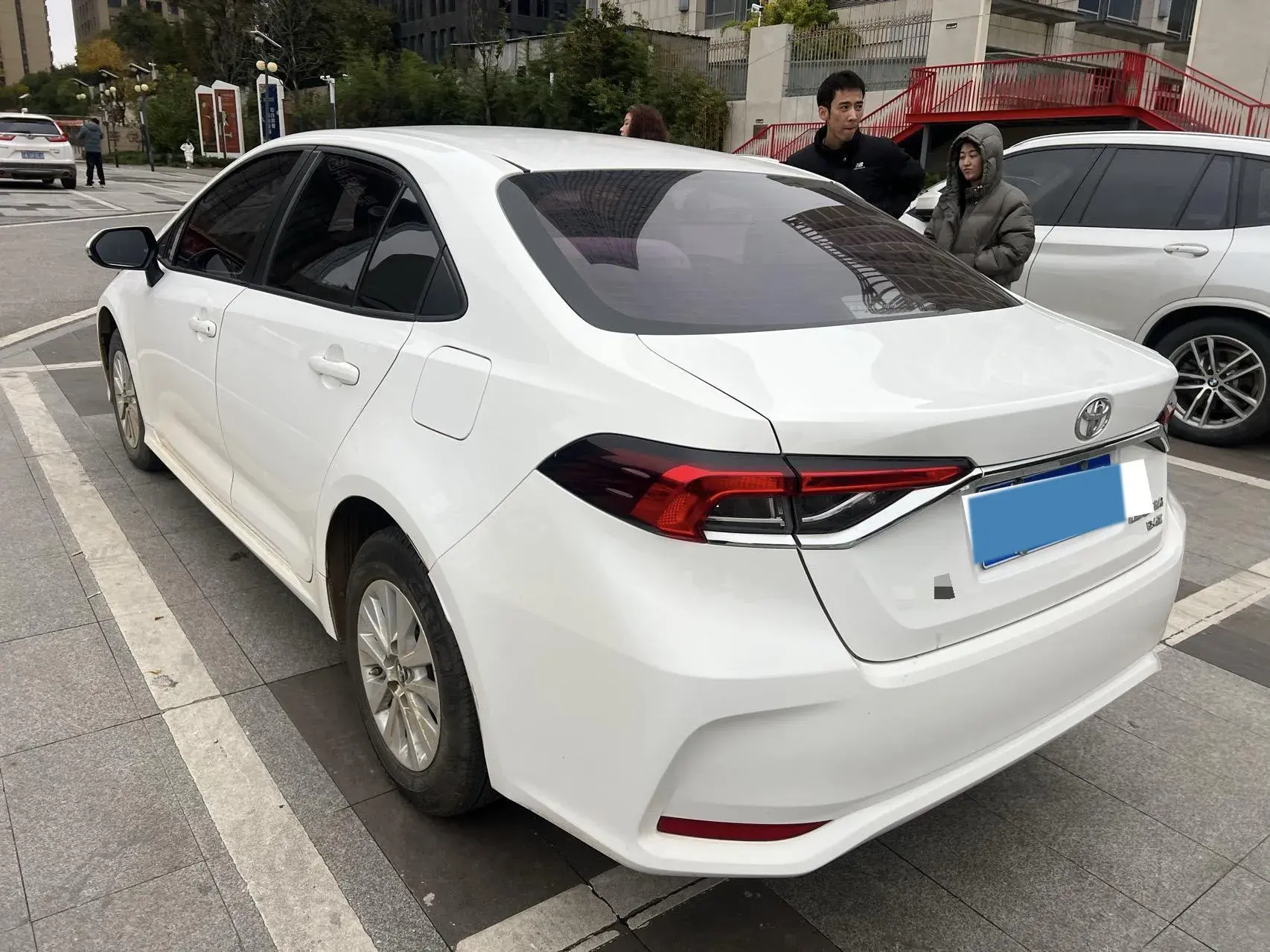 2019 TOYOTA COROLLA thumbnail 3