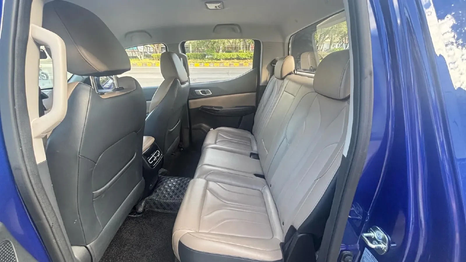 2024 ChangAn Hunter 2.0T 190HP L4 REEV 31.18KWH,autocango,china used car exporter,china ev exporter,chinese used car exporter,chinese used ev exporter