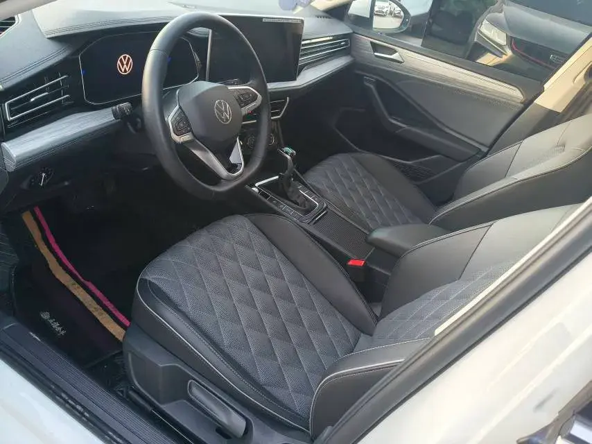 2023 VOLKSWAGEN SAGITAR thumbnail 4