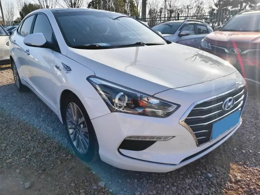 2017 HYUNDAI MISTRA thumbnail 3