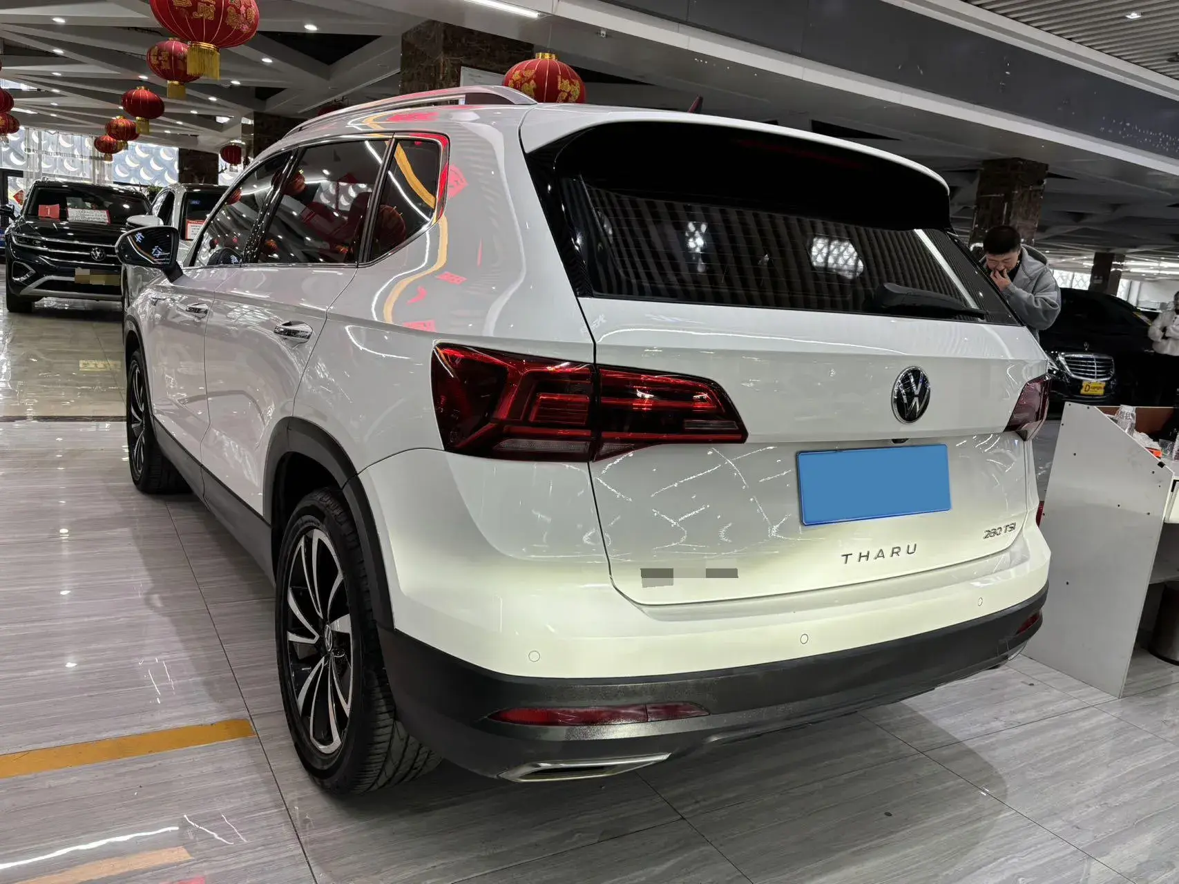 2021 VOLKSWAGEN THARU thumbnail 4