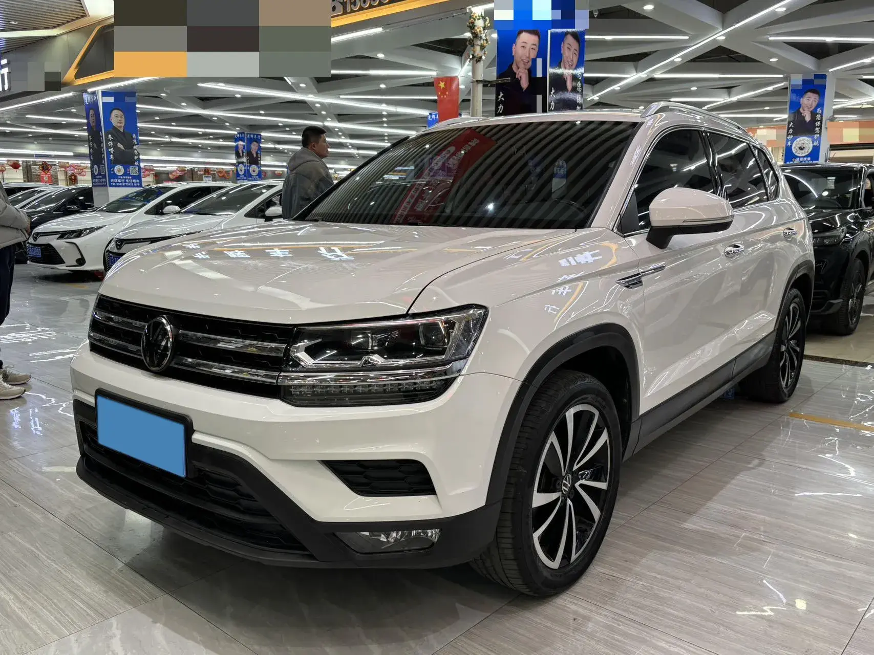 2021 VOLKSWAGEN THARU view 1