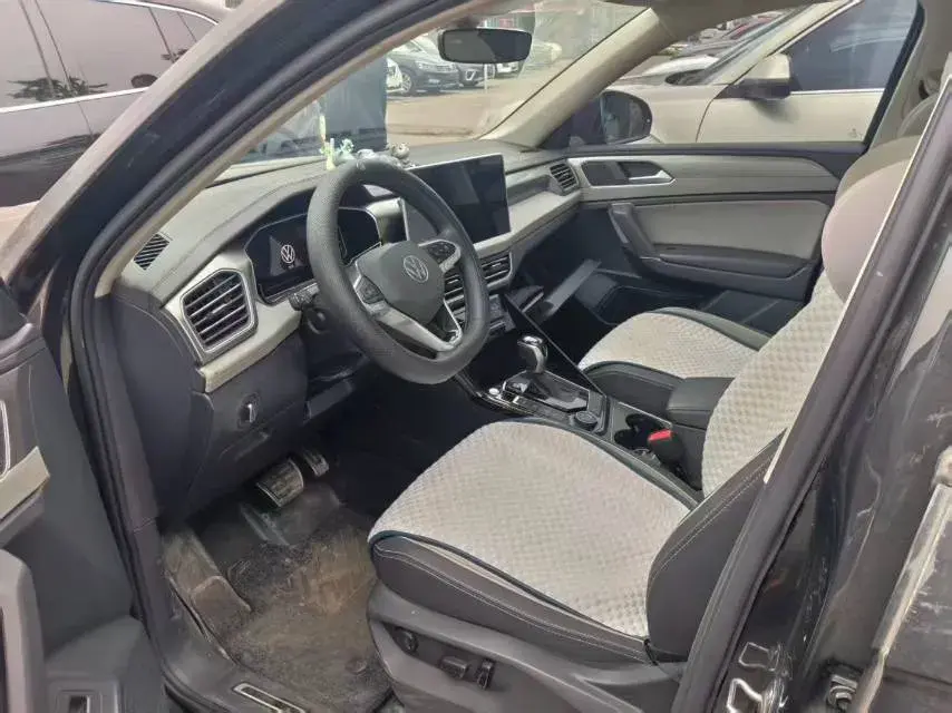 2024 VOLKSWAGEN TAYRON thumbnail 4