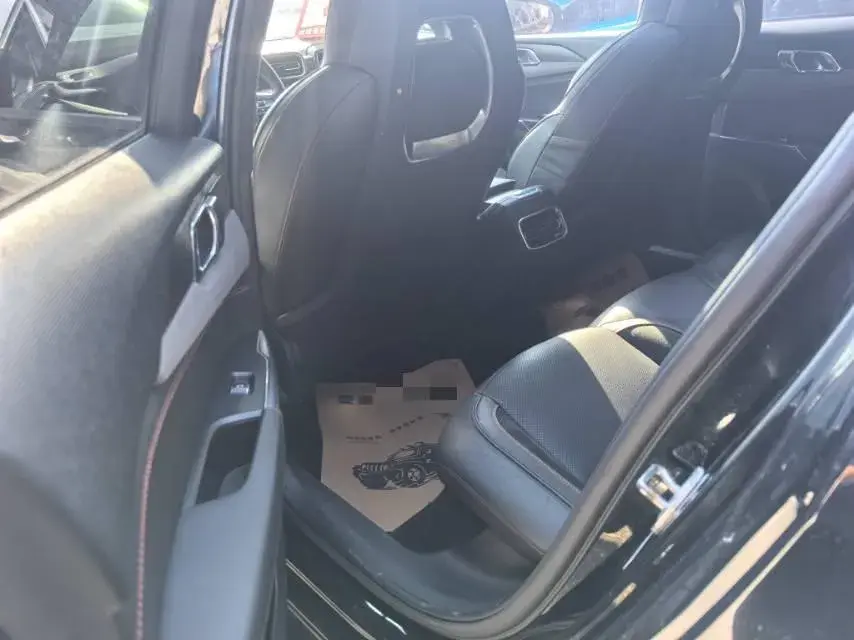 2018 LYNK&CO 03 thumbnail 3