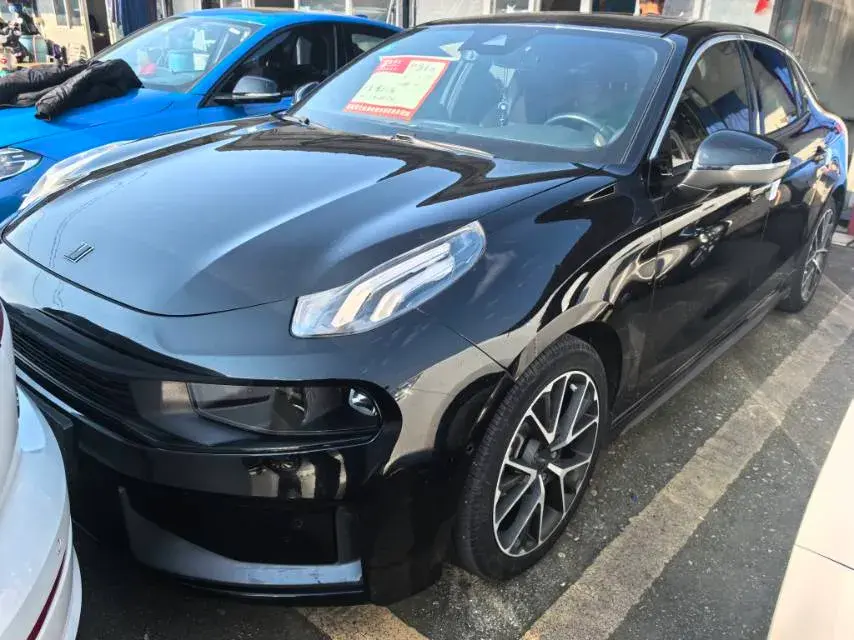 2018 LYNK&CO 03 view 1