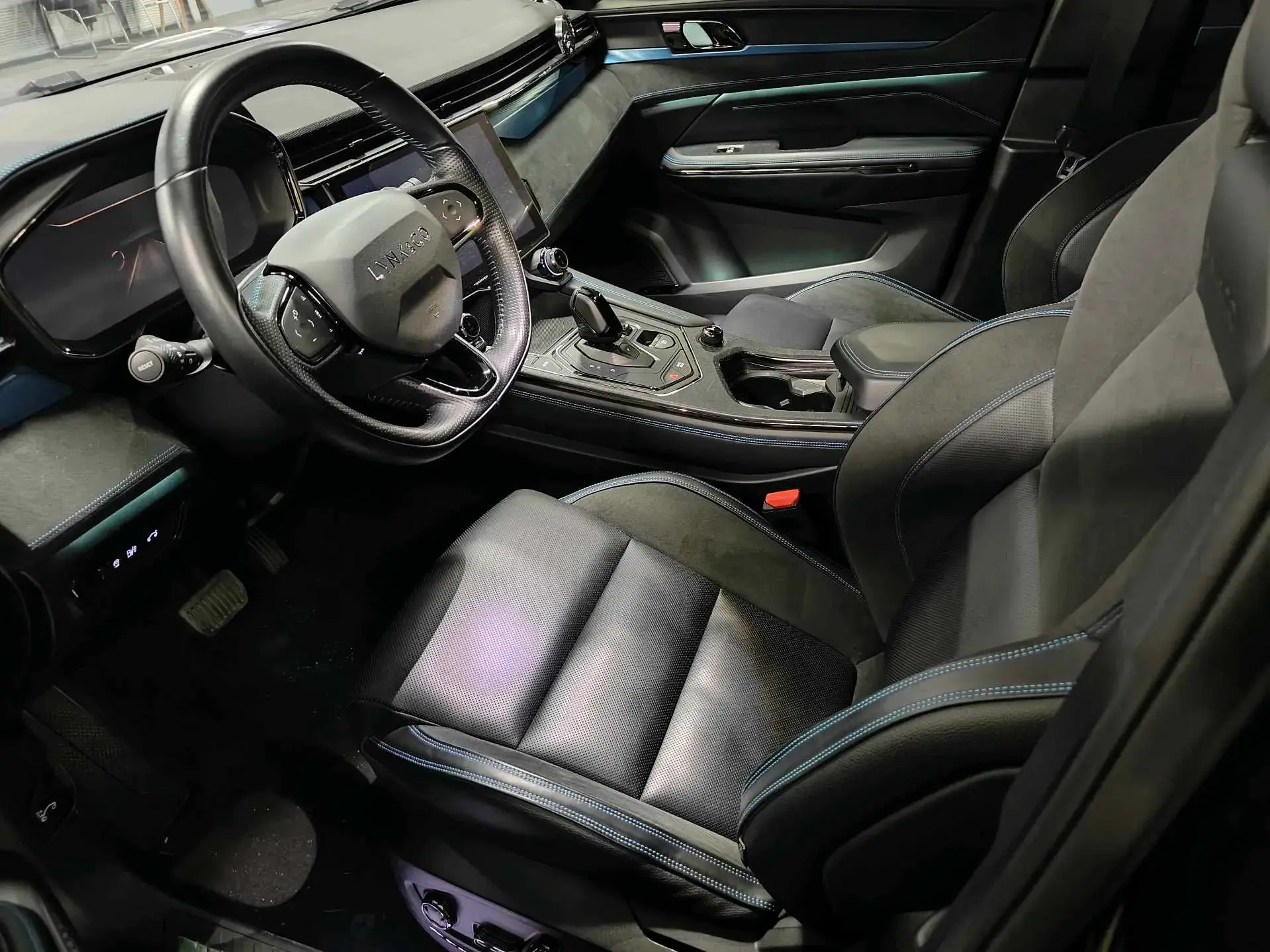 2021 LYNK&CO 05 thumbnail 4