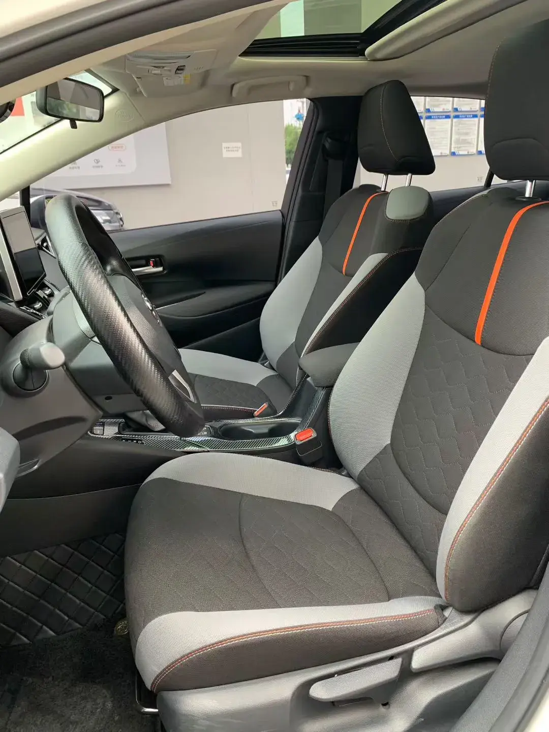 2023 TOYOTA COROLLA thumbnail 4