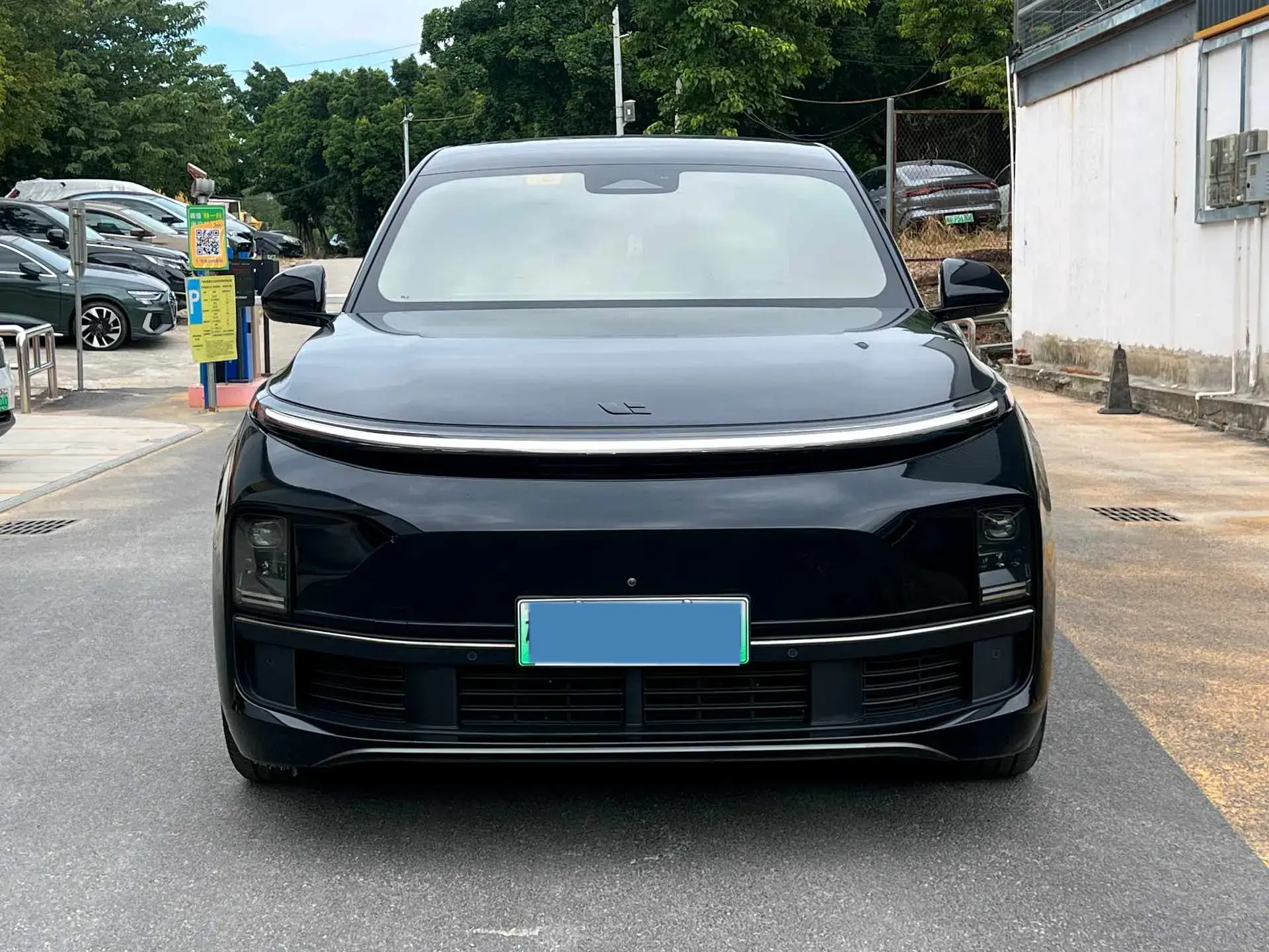 2023 LI L8 thumbnail 2