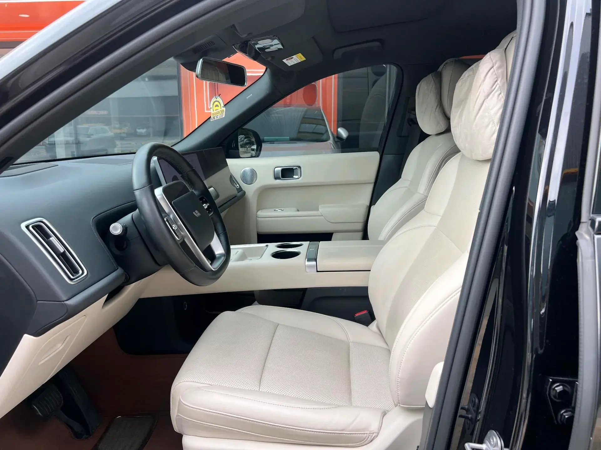 2023 LI L8 thumbnail 4