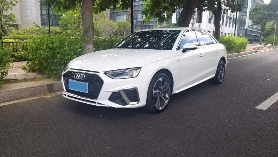 2022 AUDI A4L view 1