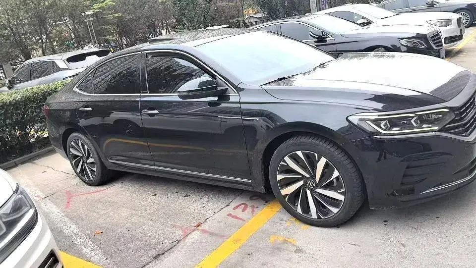 2024 VOLKSWAGEN PASSAT thumbnail 4
