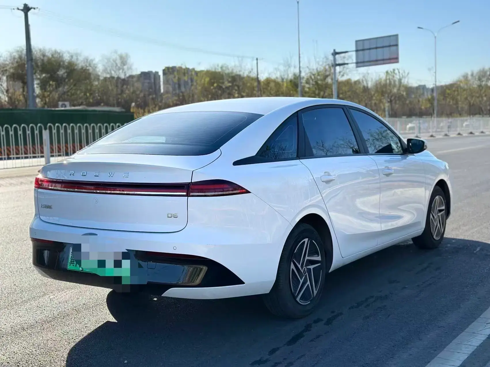 2025 ROEWE D6 thumbnail 2