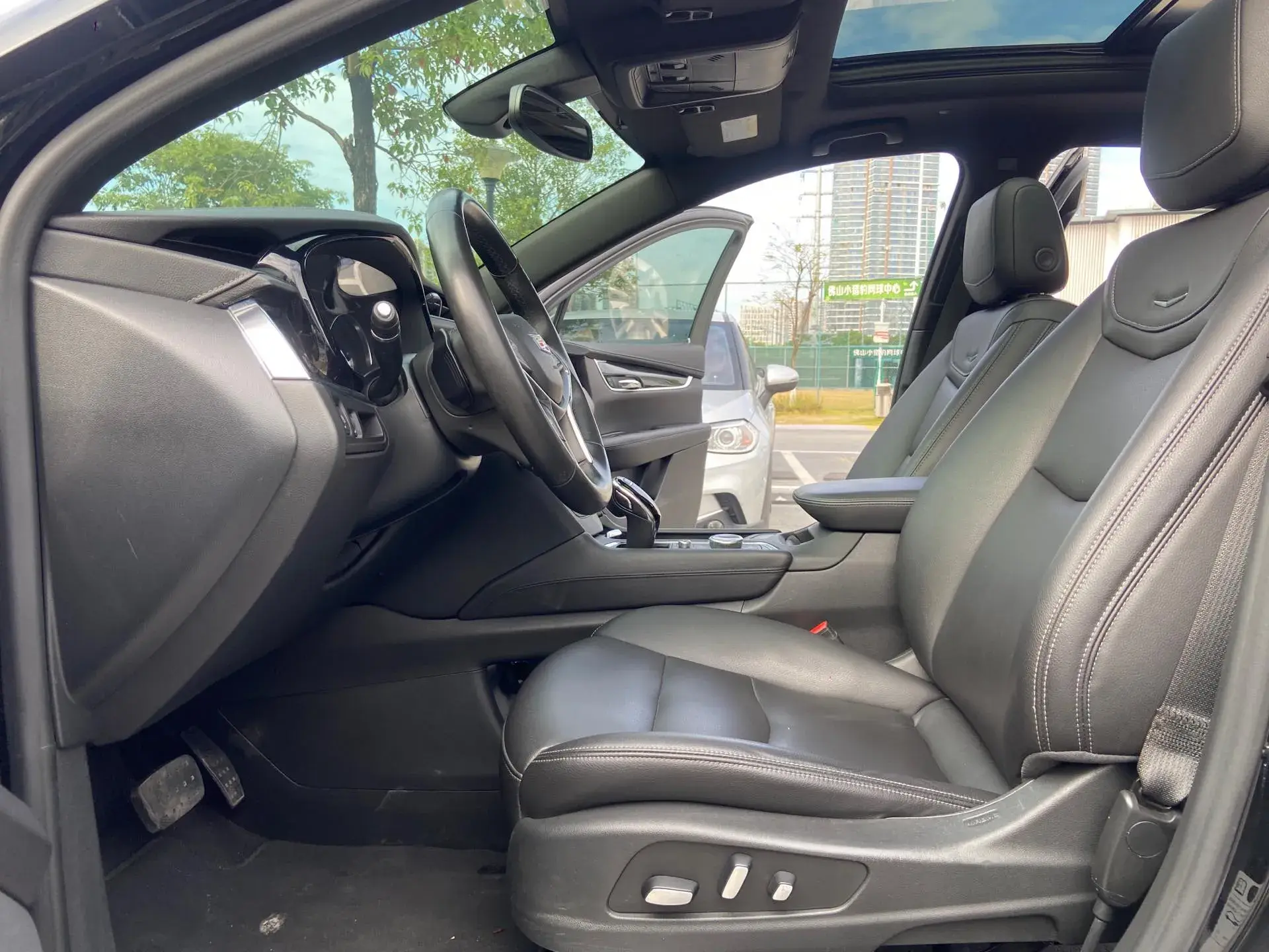 2021 CADILLAC XT5 thumbnail 4