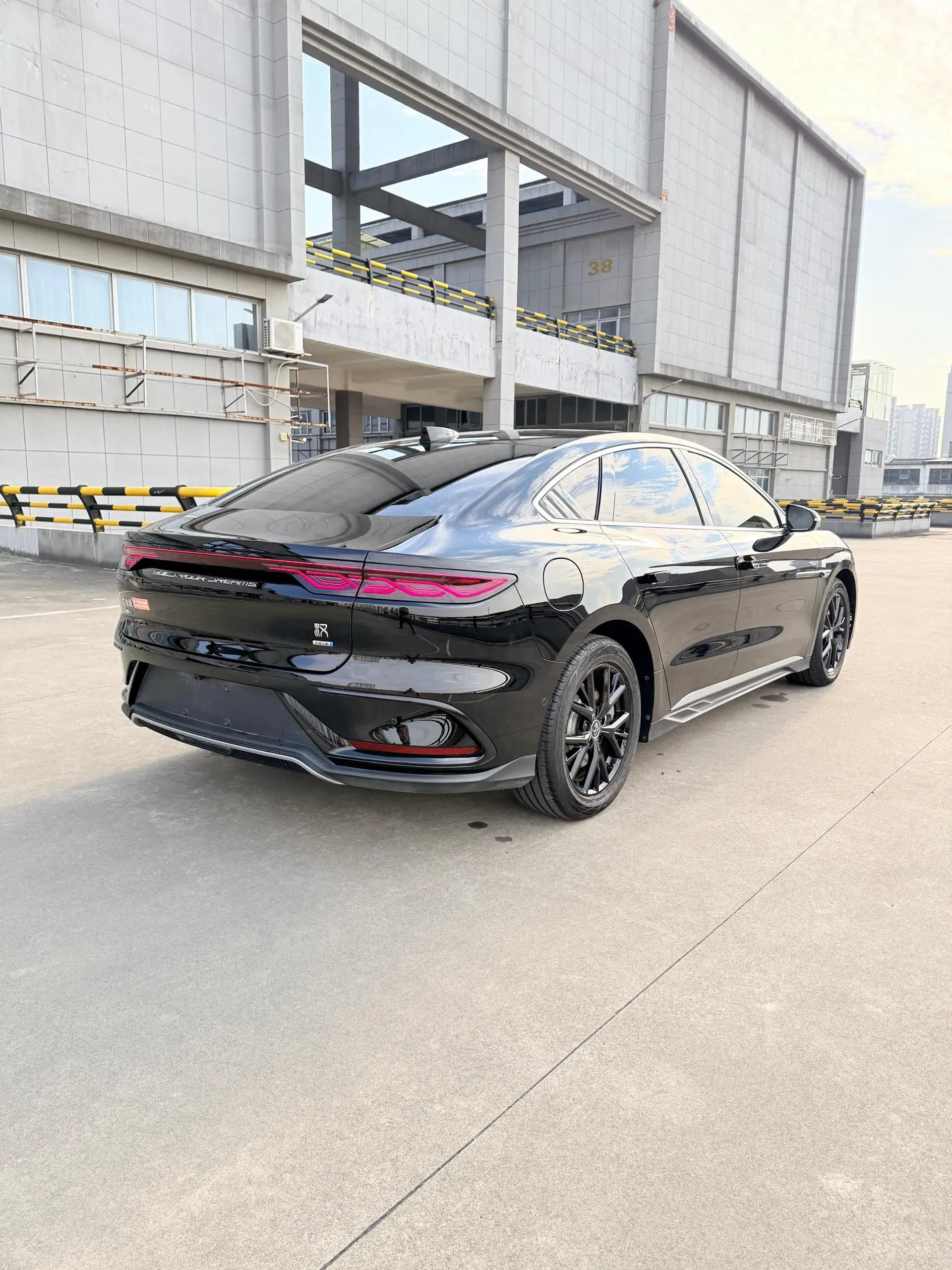 2025 BYD HAN thumbnail 4