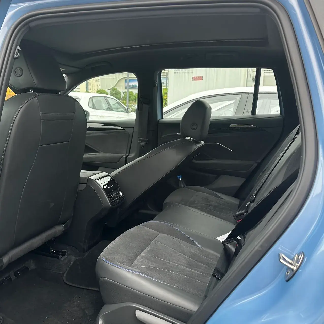 2024 VOLKSWAGEN TIGUAN thumbnail 4