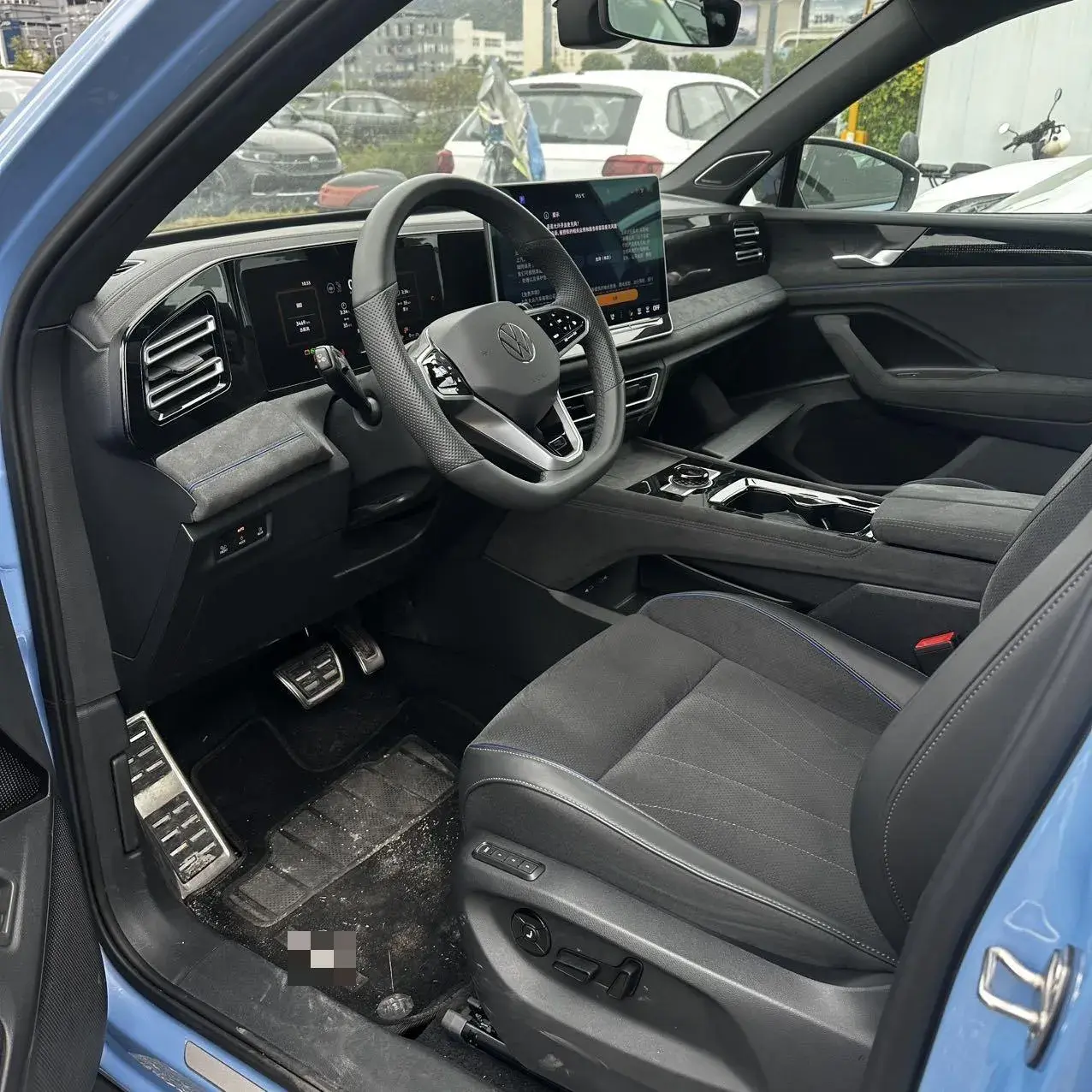 2024 VOLKSWAGEN TIGUAN thumbnail 3