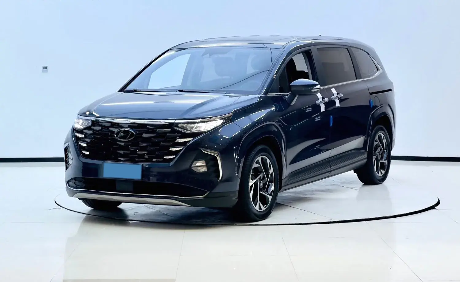 2022 HYUNDAI CUSTO view 1