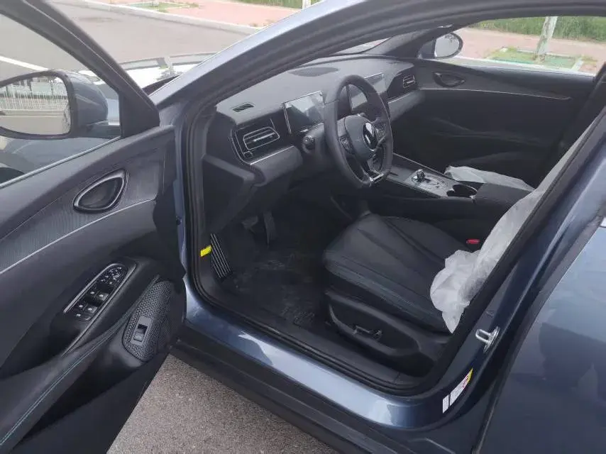 2024 BYD SEAL thumbnail 3