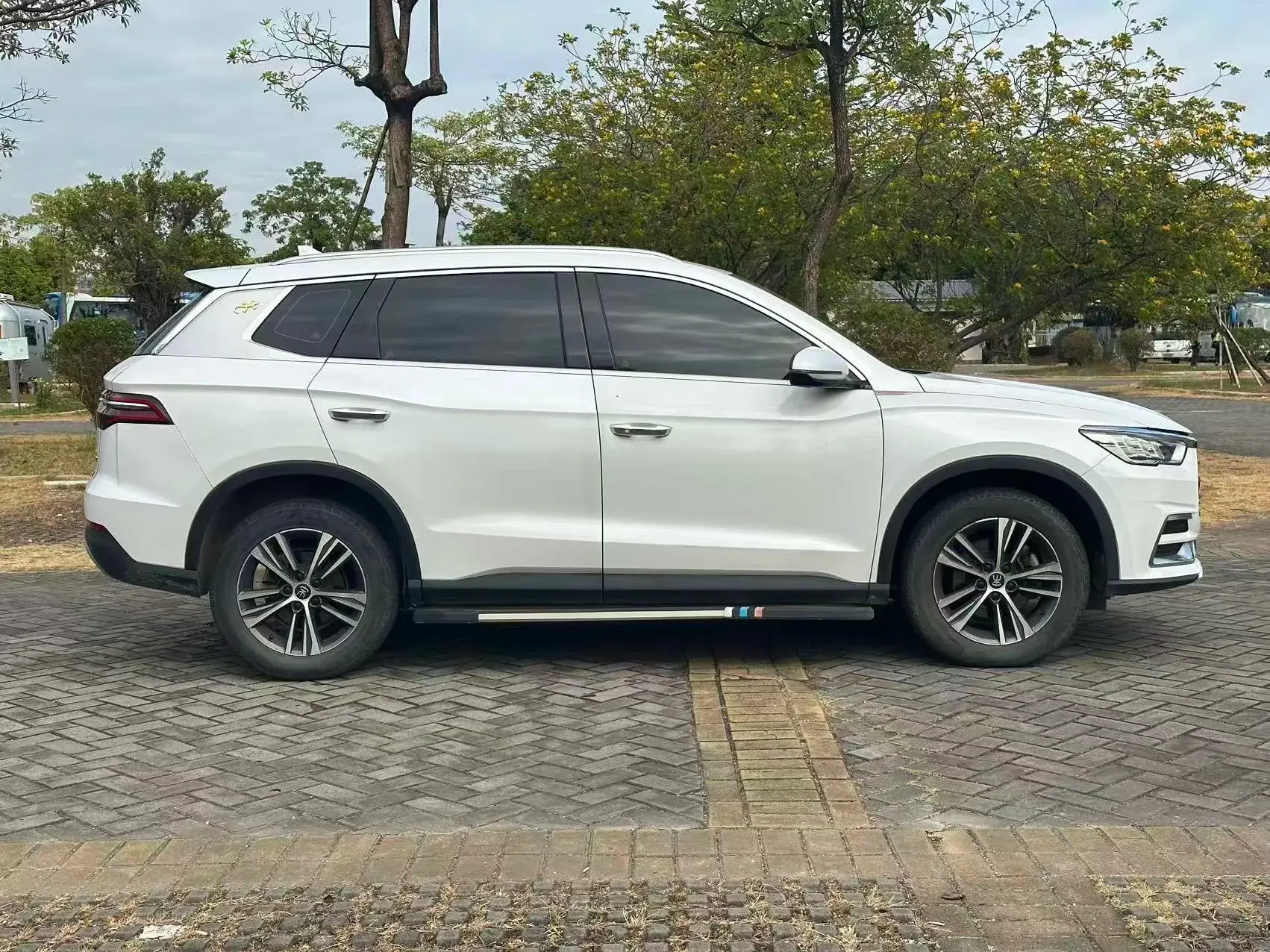 2019 BYD SONG thumbnail 4