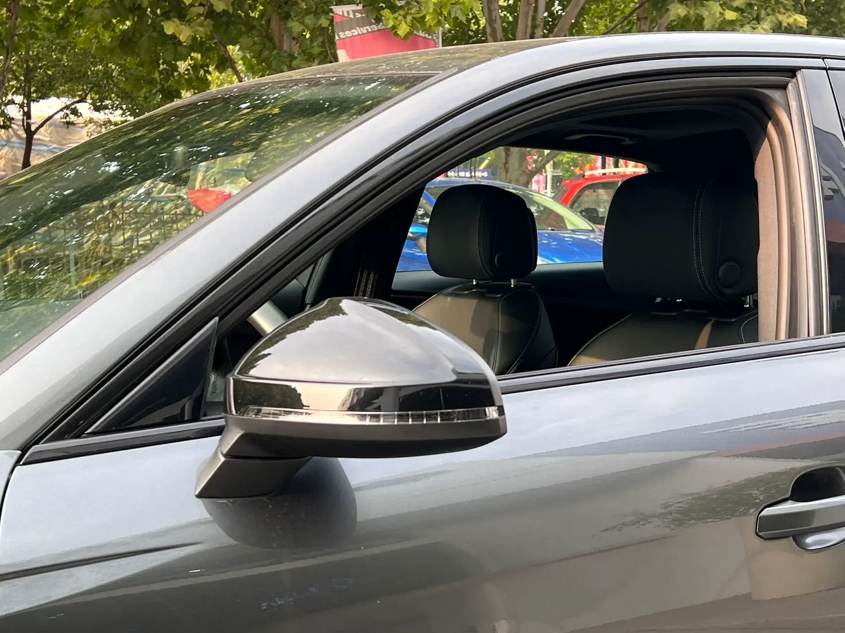 2024 AUDI A4L thumbnail 3