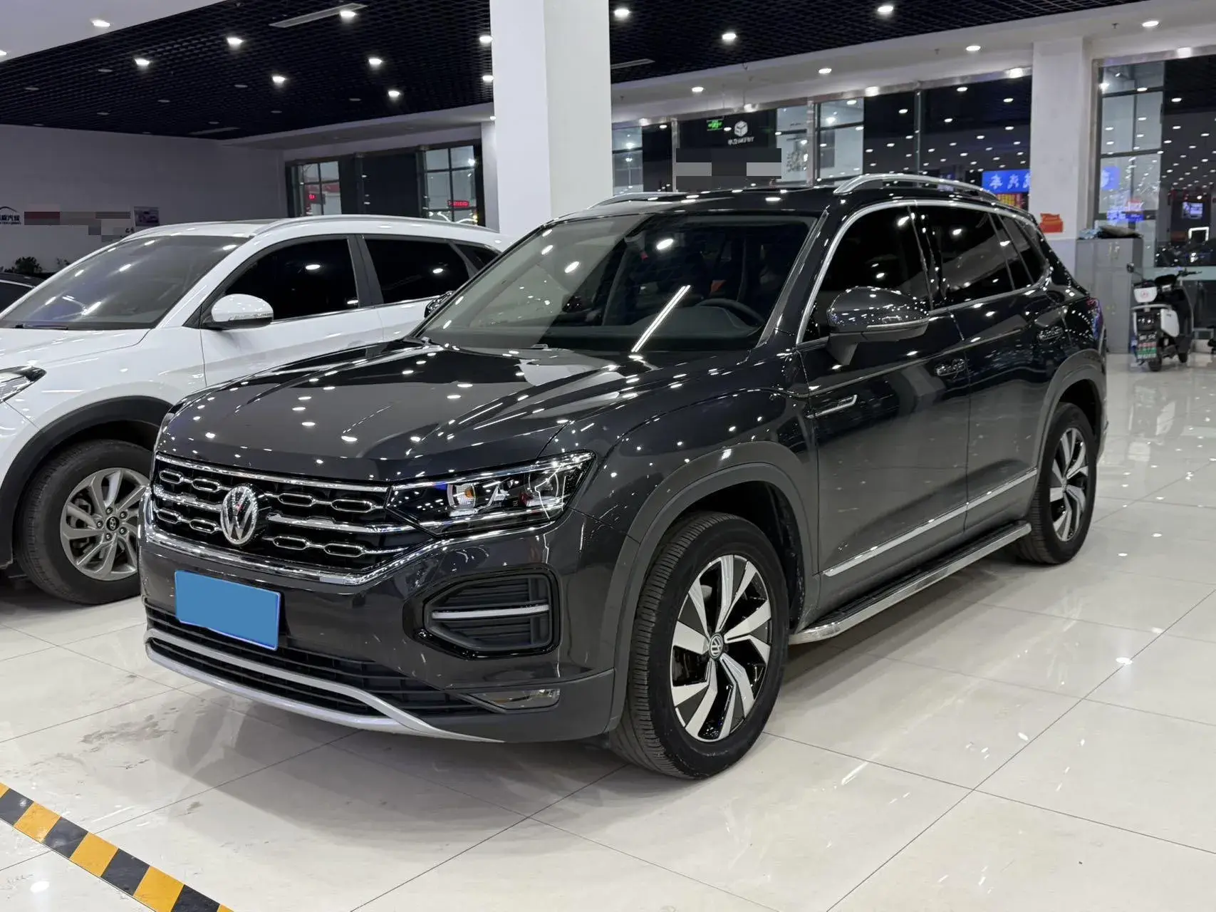 2020 VOLKSWAGEN TAYRON view 1