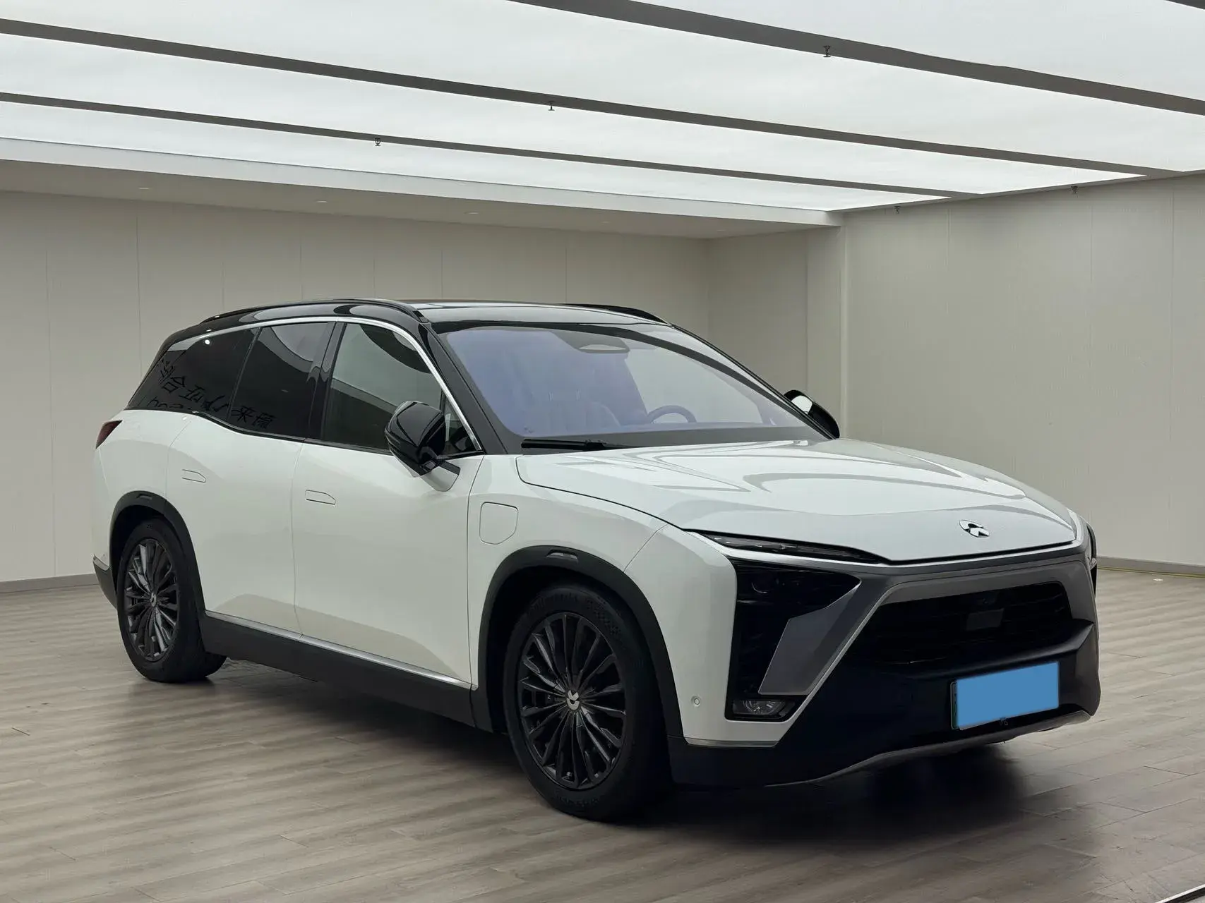 2020 NIO ES8 thumbnail 4