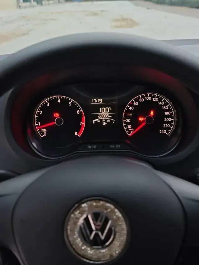 2016 VOLKSWAGEN POLO thumbnail 3