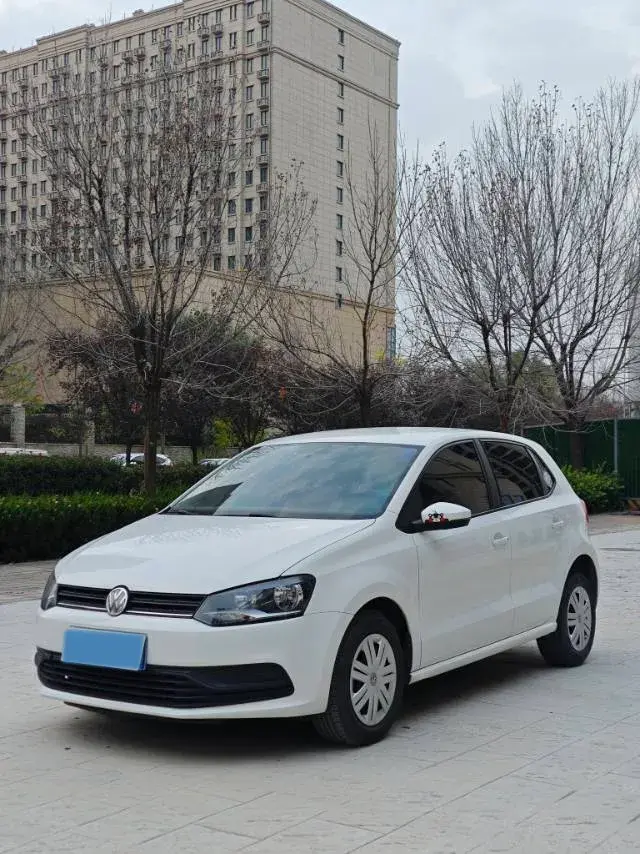 2016 VOLKSWAGEN POLO view 1