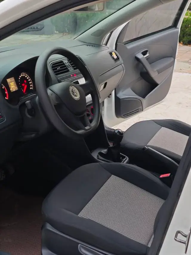 2016 VOLKSWAGEN POLO thumbnail 4