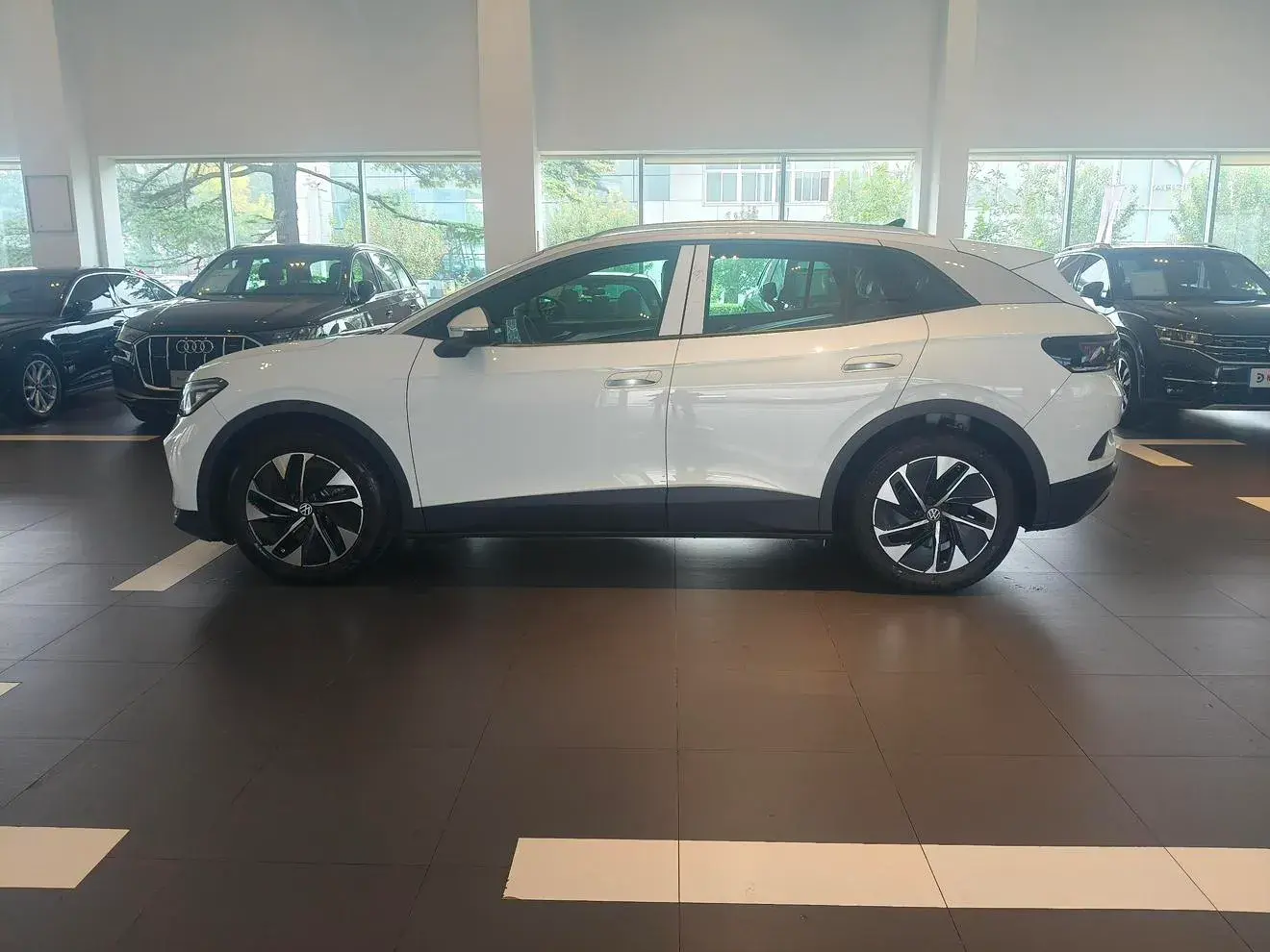 2023 VOLKSWAGEN ID.4 thumbnail 2